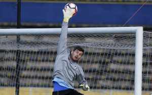 Em treino, Júlio César diz ter percebido diferença da bola na altitude