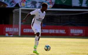 LDU tem interesse na contratação de jogador do Flu, publica imprensa equatoriana