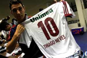 Vídeo – “Dá saudade”, diz Thiago Neves sobre a torcida do Fluminense