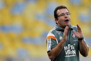 Chance de efetivação de Marcão existe, mas Enderson é mais um no radar