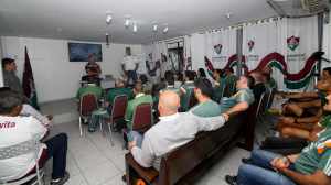 Novo diretor executivo geral do Fluminense faz visita a Xerém