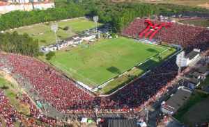 Lateral do Vitória quer caldeirão no domingo contra o Fluminense