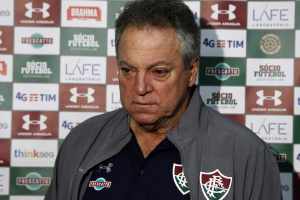 Abel explica por que quis dar entrevista nesta terça e desabafa: “Pô, joga pra cima, cara!”