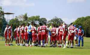 Sem volante emprestado pelo Flu, Bahia divulga relacionados para jogo de domingo