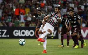 Romário parabeniza Henrique Dourado por aproveitamento descomunal em cobranças de pênalti