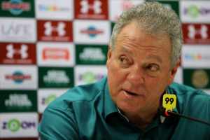 Abel conta que apenas três jogadores ficarão no banco contra o Barcelona (EQU)