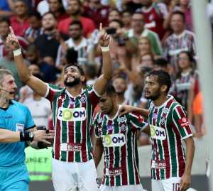 Dourado empata na artilharia do Brasileiro e mostra alívio pelo fim da ameaça de queda