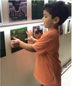 Marcão mostra vídeo de sobrinho procurando sua imagem entre os ídolos do Flu