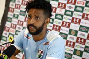 Zagueiro admite frustração pelo último jogo, mas ressalta que campeonato está só no início