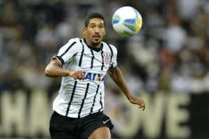 Rádio: Fluminense pode fechar troca de Scarpa por lateral do Corinthians