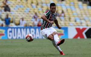 Marlon comenta disputa por posição no Fluminense e elogia o “rival”