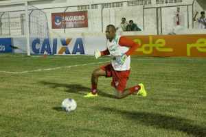 Apesar de maus resultados recentes, goleiro do Salgueiro confia em surpreender o Flu