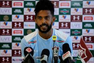 Zagueiro não se abala com reação da torcida: “Pode pegar no pé, vaiar, aplaudir”
