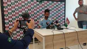“Não aliviamos pra ninguém, não vai ser pro Dourado”, avisa Renato Chaves