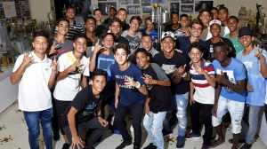 Laranjeiras: Molecada de Xerém visita a Sala de Troféus do Fluminense