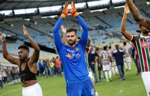 Júlio César confirma treino com bolas de vôlei e justifica