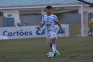 Ex-técnico de Ayrton enaltece bom momento e conta que tentou contratação do lateral