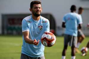 Zagueiro atesta importância da entrada de Jadson no time do Fluminense