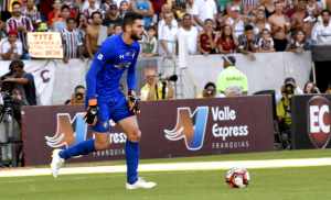 Júlio César reclama da pontaria: “Temos que matar o jogo quando tiver oportunidade”