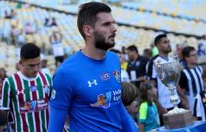Júlio César enaltece esquema com três zagueiros e elogia crescimento do Flu