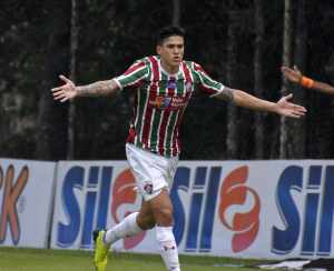 Aos 20 anos, Pedro assume a camisa 9 definitivamente