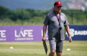 Artilheiro do Fluminense exalta papel de “pai” de Abel e conselheiro