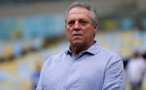 Abel recebe homenagem da Federação Gaúcha de Futebol