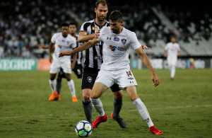 Abel isenta Luan Peres de falhas nos gols e exalta atuação