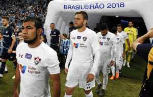 Site enaltece “êxito” de Abel do Flu no empate contra o Grêmio