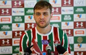 Nathan comenta disputa por posições na zaga tricolor e faz elogios a “concorrentes”