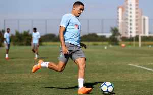 Empresário afirma que futuro do lateral Gilberto está totalmente aberto