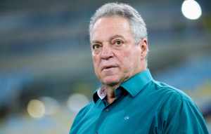 Abel vê parada da Copa como chance de recuperar os jogadores e cobra reforços