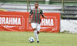 Com desfalques na esquerda, lateral do Sub-20 pode ganhar chance