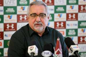 Diretor de futebol do Flu explica ausência de Abad do jogo contra o Palmeiras