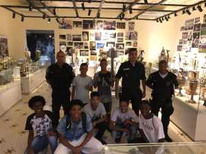 Jovens do projeto social Futebol do Formiga visitam as Laranjeiras