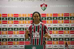 Ex-meia do Flu, Ronaldinho Gaúcho faz aniversário neste domingo
