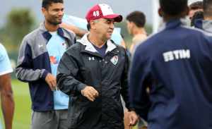 Marcelo Oliveira critica calendário e explica como superar maratona de jogos