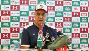 Marcelo Oliveira confirma substituto de Sornoza e faz mistério na lateral-direita
