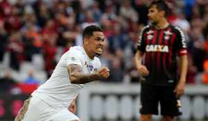 Luciano comemora primeiro gol pelo Flu, mas lamenta revés em Curitiba