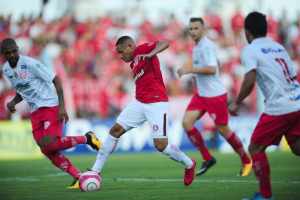 Sondado pelo Flu, meia pode ser envolvido em negócio por Wellington Silva