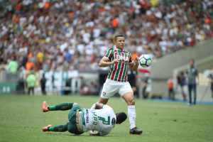 Marlon reconhece pênalti bobo e admite alívio após defesa de Júlio César