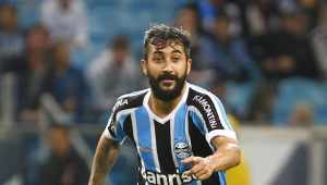 Vice de futebol afirma que Douglas deixará o Grêmio