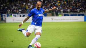 Dirigente do Cruzeiro admite procura por Bruno Silva, mas afirma que não recebeu propostas