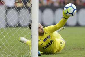 Júlio César admite tensão no último jogo do ano: “Foi uma pressão muito grande”