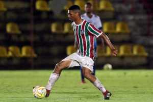 Joia da base do Fluminense desperta interesse de três clubes italianos e do Barcelona