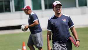 Daniel, Caio ou Mateus: Quem entra no meio-campo do Flu na estreia do Carioca?