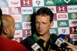 Apesar da boa partida de Daniel, técnico ressalta necessidade de contratar um meia