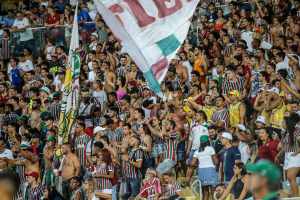 Torcedores do Flu preparam homenagem para as vítimas da tragédia no CT do Fla