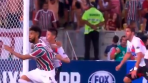 Vídeo – Depois de ironizar pênalti não marcado, Flu relembra sua última penalidade a favor