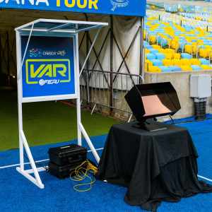 Empresa processa Ferj por uso do VAR no Carioca de 2020